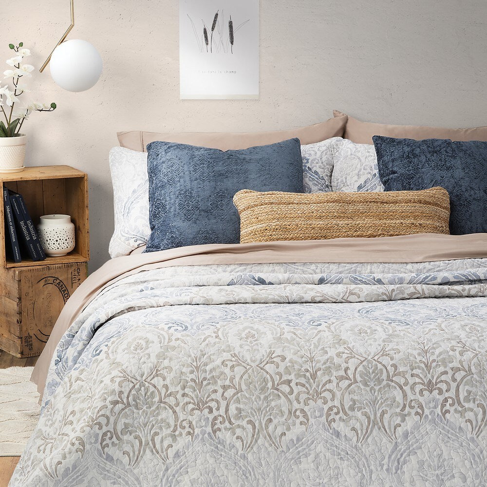 Cannoli Damask Quilt QUEEN SIZE