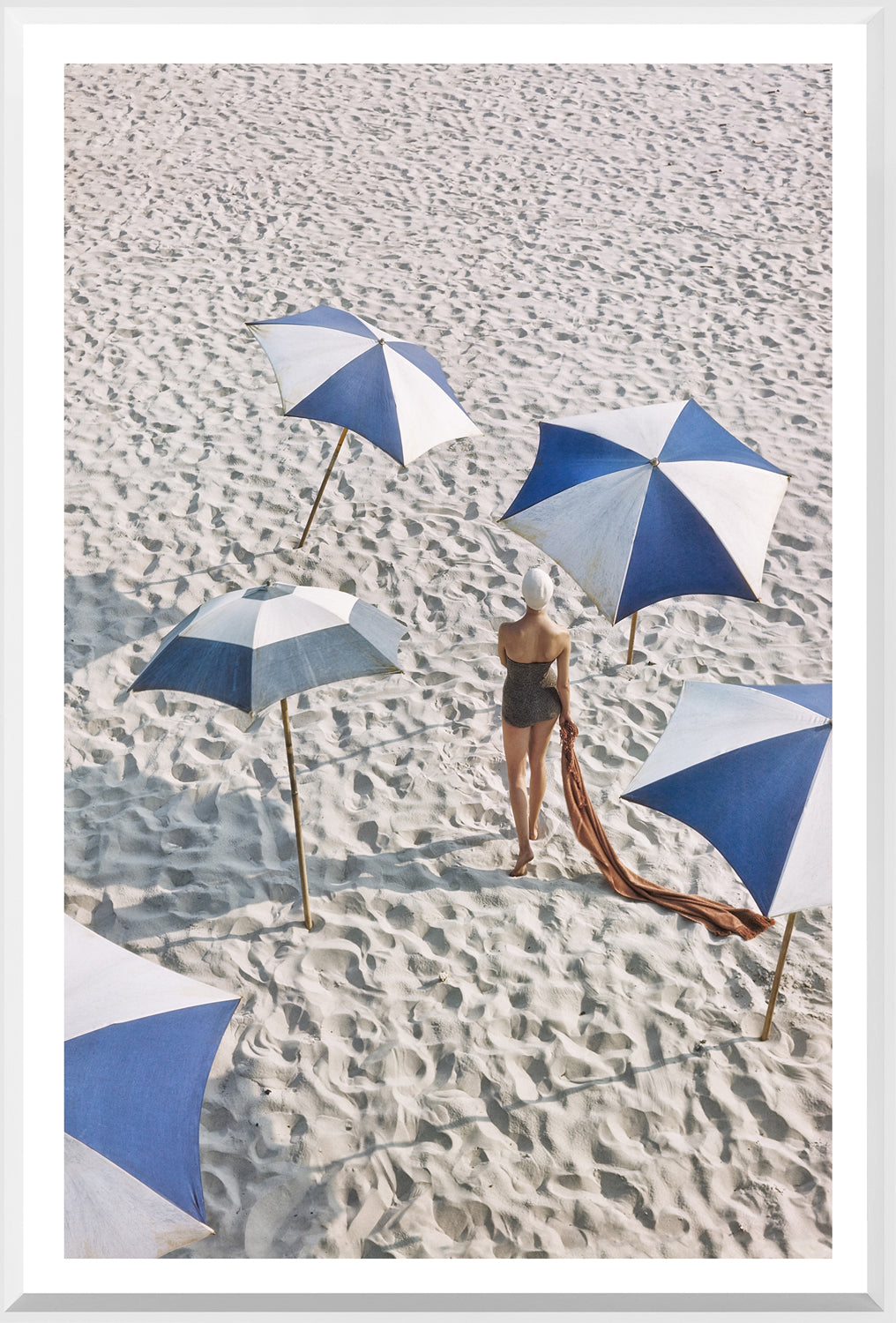 Swimsuit Model 21 × 31 in