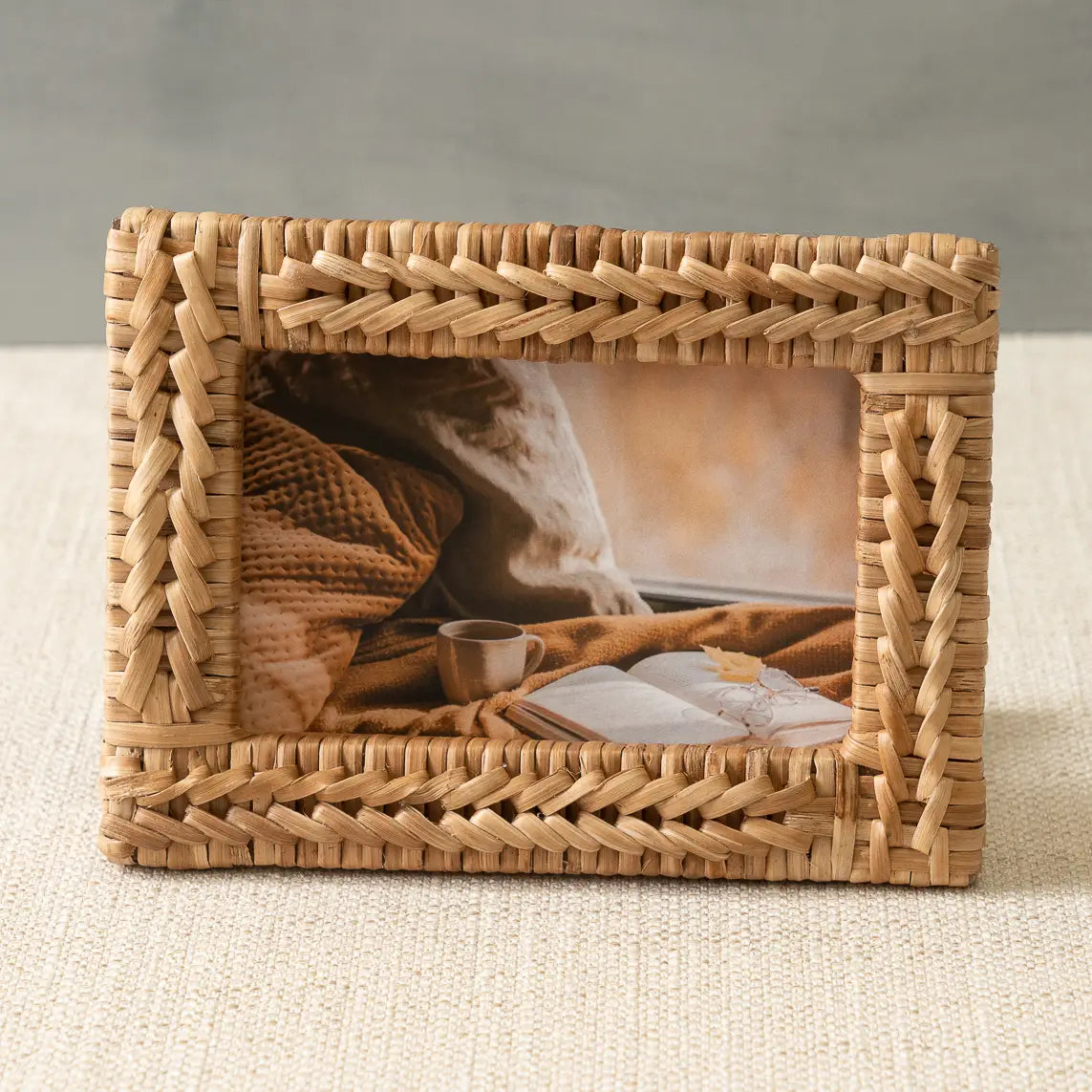 Modern Rattan Photo Frame-(4 x 6 in)