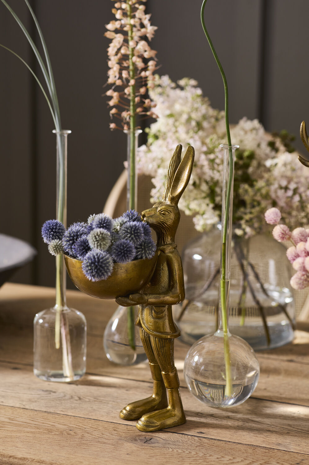 HARE- -E+E Dish Stand