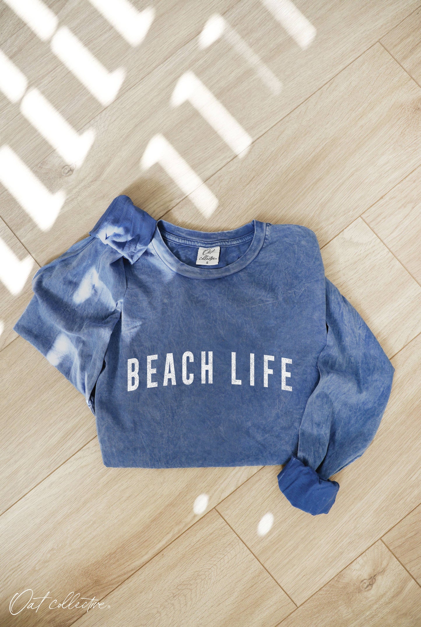 BEACH LIFE Mineral Washed Graphic Top