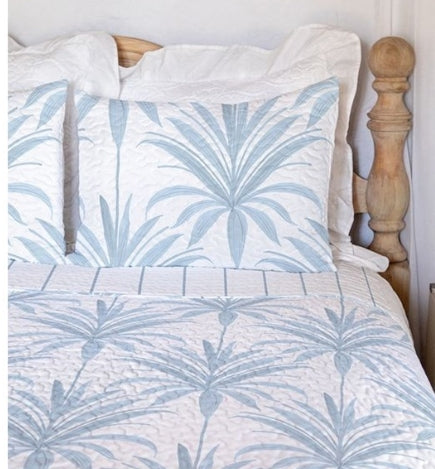Monoeli in Light Blue King Quilt